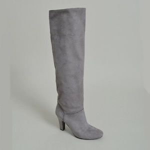 Stella McCartney Vegan Gray Suede boots, size 9
